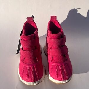 Pink sorel shoes
